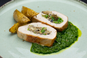 tasca di petto di pollo ripieno con funghi e fagiolini